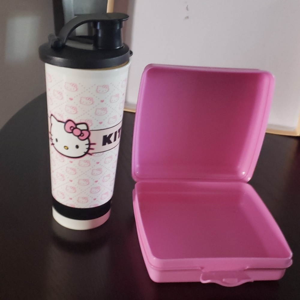 Tupperware 'Lunch Set Quilted Hello Kitty " - Picture 5 of 5